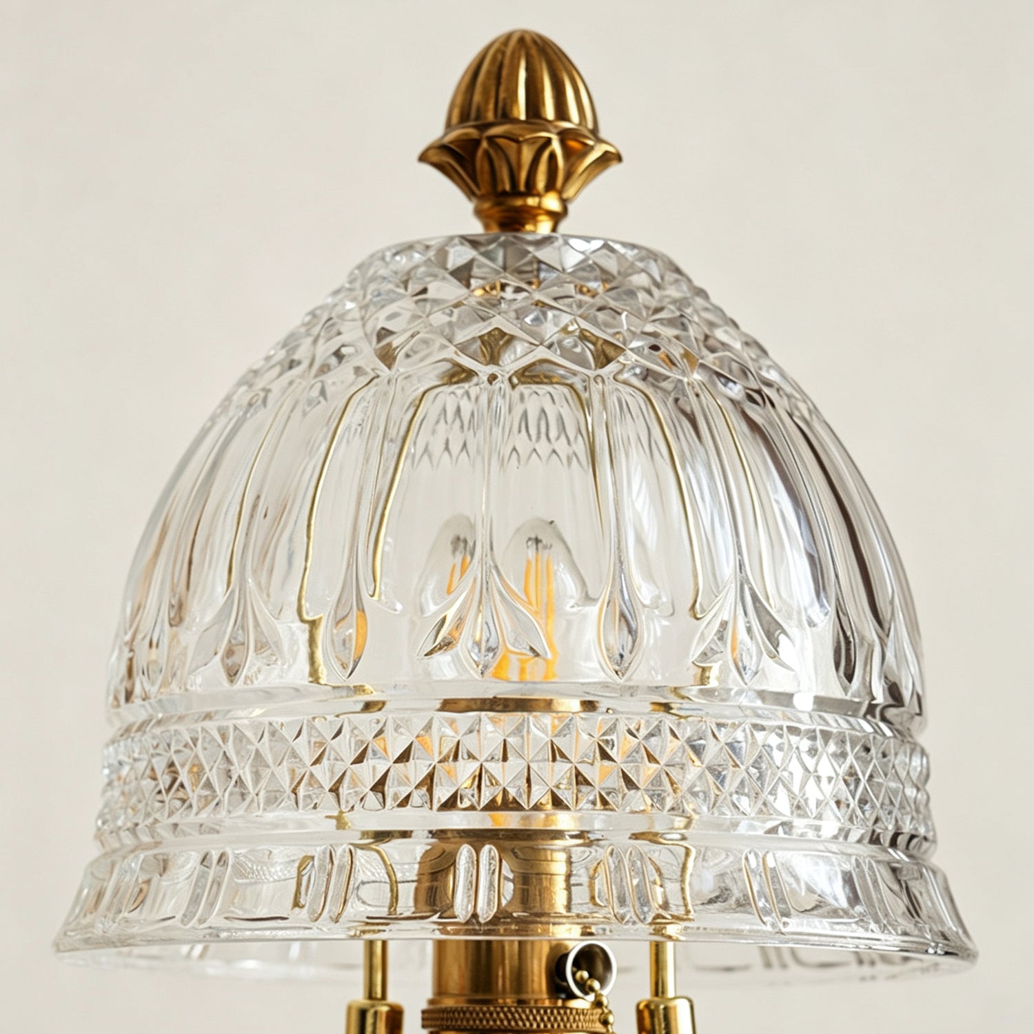 Brass Table Lamp for Bedroom & Living Room – Vintage Cut-Glass Shade Accent Lamp, Ornate Dimmable Bedside & Entryway Table Light