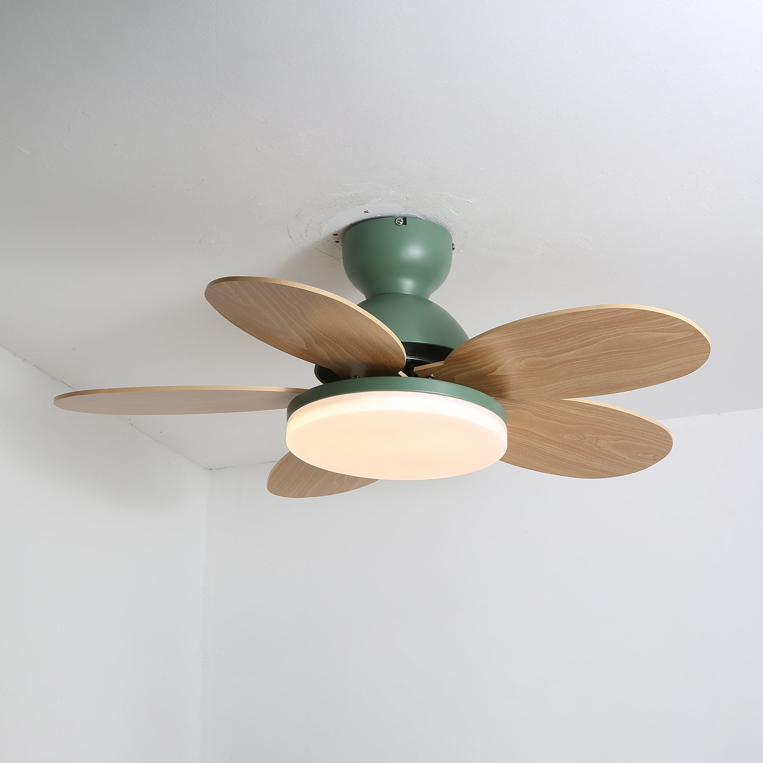 Ceiling Fan with Light and Remote for Bedroom & Living Room – Quiet LED Wood Grain Fan, Modern Low-Profile Open-Plan Ceiling Fan